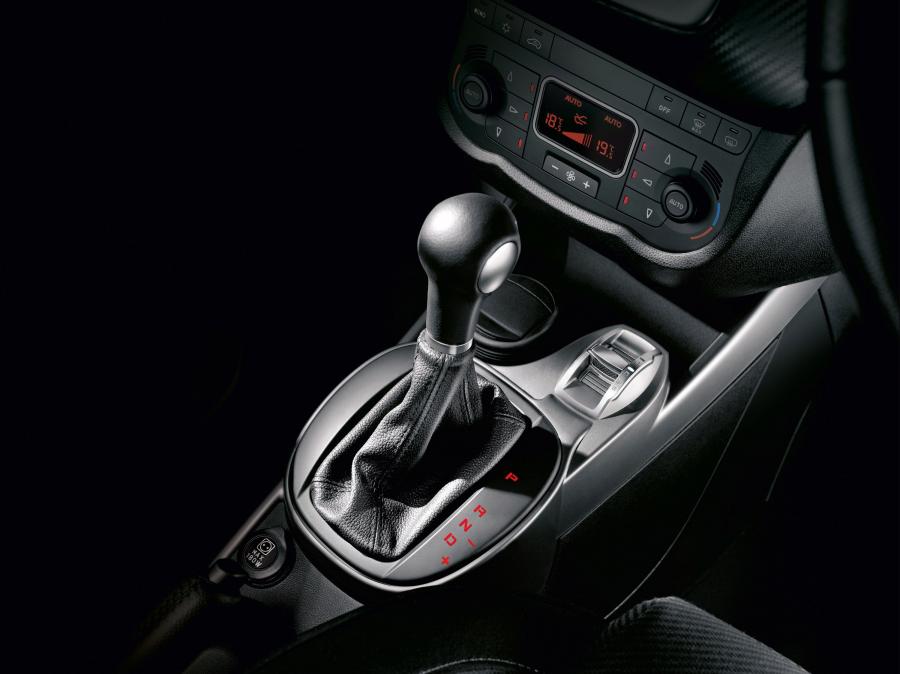 Детали интерьера Alfa Romeo MiTo with ALFA TCT 2011 года  (фото 2 из 2)